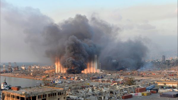 Devastanti esplosioni al porto di Beirut, in Libano, decine di morti, migliaia di feriti, tra questi un militare italiano