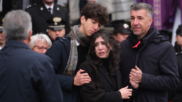 Diecimila persone salutano Giulia Cecchettin. Papà Gino, “grazie per questi 22 anni"