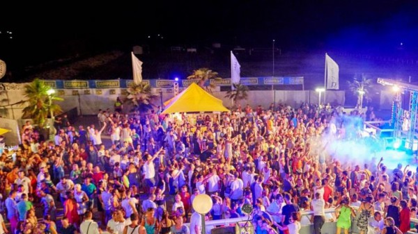 Discoteche Covid free, primi test a Milano e Gallipoli, ingressi consentiti solo con il green pass
