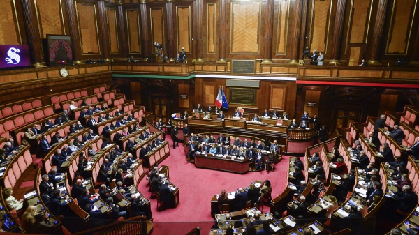 Dl Sicurezza, ok di Palazzo Madama con 'quasi rissa' e sit-in in forma di flash mob in aula delle opposizioni