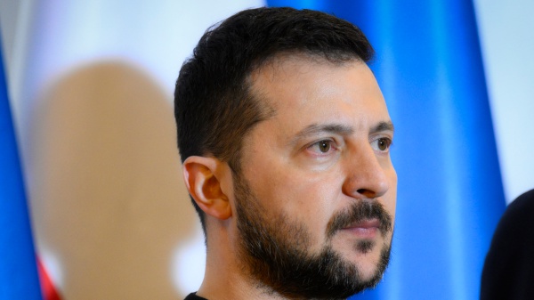 Domani Zelesky a Roma incontra Mattarella, le forze ucraine preparano la controffensiva