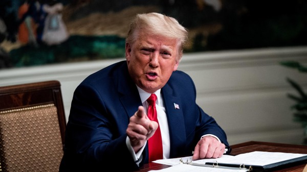 Donald Trump è ancora indeciso, lascio o non lascio, la cronaca di un'altra giornata senza certezze