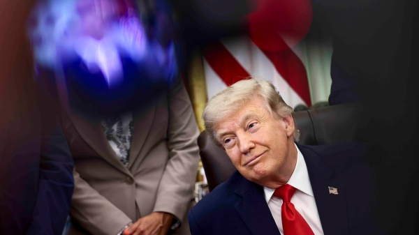 Donald Trump annuncia, 'c'è l'intesa con l'Iran, presto la firma in Europa'. E annulla i raid