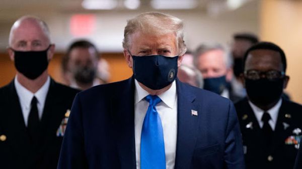 Donald Trump ha solo lievi sintomi e non ha bisogno dell'ossigeno, così i medici nel primo bollettino sulle condizioni del presidente americano, positivo al covid
