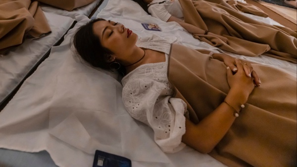 Donne e sonno: dormono meno e peggio degli uomini e, dopo i 50 anni, va anche peggio