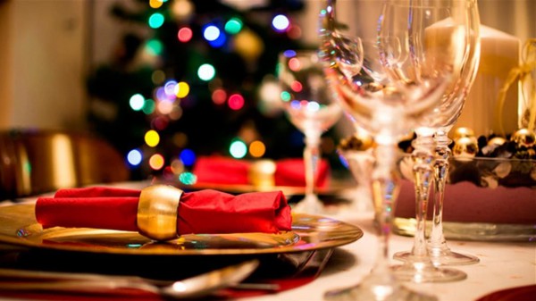 Dpcm, ecco come sarà Natale, dal numero di ospiti al cenone agli spostamenti, fino ai regali nei negozi
