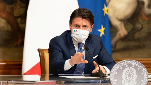 DPCM, il presidente del Consiglio Conte alza  un muro a protezione dei provvedimenti per Natale e Capodanno
