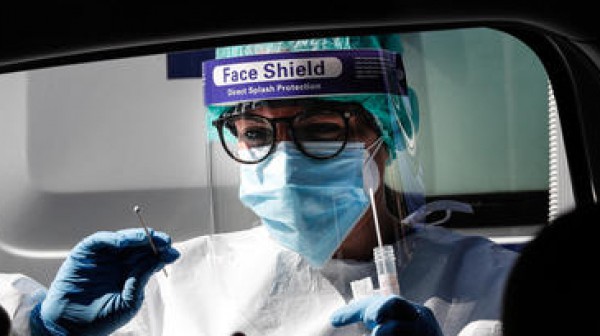 Due milioni di dosi di vaccino in frigorifero, in Italia la campagna vaccinale non decolla