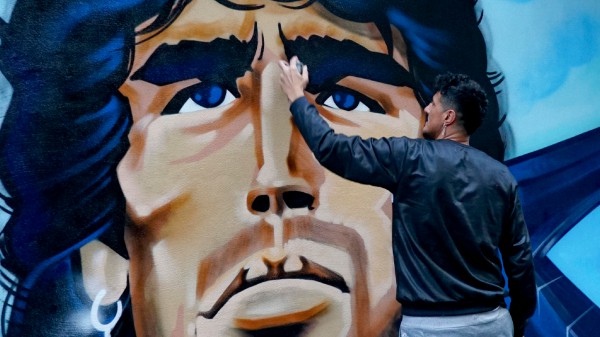 E' giallo sull'ora della morte di Diego Armando Maradona, poco chiara anche la presenza di un'infermiera in casa