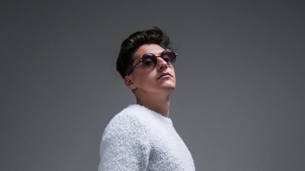 Emanuele Aloia a RTL 102.5: “Nelle prossime settimane vorrei chiudere il disco, in cui ogni canzone farà riferimento a un pianeta diverso”