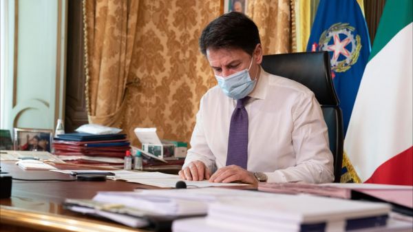 Emergenza Covid, il governo adesso vuole arrivare al lockdown leggero, senza approvare un altro dpcm