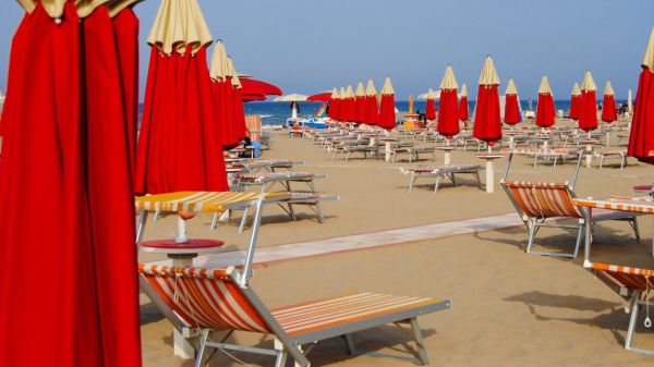 Estate col coronavirus, ecco come comportarsi in spiaggia