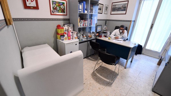 Eurispes, gli italiani promuovono la sanità pubblica; 7 italiani su 10 hanno fiducia nel sistema sanitario nazionale