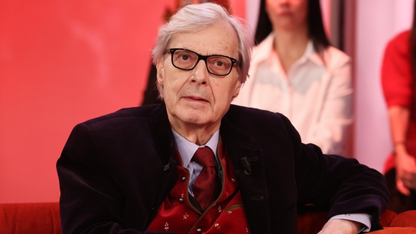 Evelina Sgarbi chiede l'amministrazione di sostegno per suo padre. Il critico d'arte risponde così...