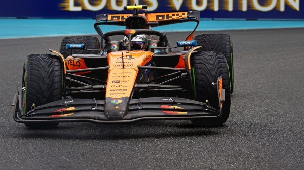 F1, Max Verstappen in pole a Miami, Lando Norris vice la gara sprint , in difficoltà le Ferrari