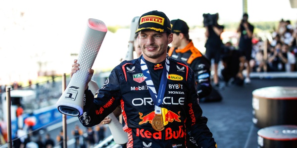 F Max Verstappen Vince Il Gp Del Giappone A Suzuka Ferrari Gi Dal Podio Rtl