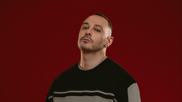 Fabri Fibra a RTL 102.5: “Nel disco racconto molte mie cose personali e quando è uscito il disco ho sentito una botta di adrenalina”