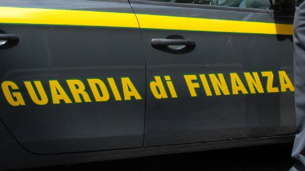 Fatture false e riciclaggio, scoperta evasione da 100 milioni di euro