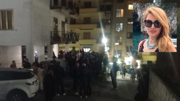Femminicidio a Cava dei Tirreni, un uomo uccide a coltellate la compagna e ferisce la madre di lei, poi si toglie la vita