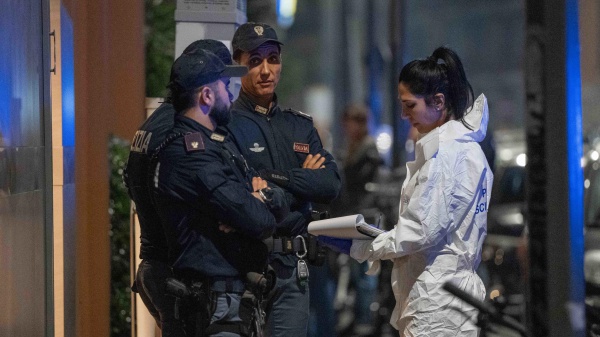 Femminicidio a Milano, ragazza di 29 anni uccisa a coltellate dal compagno che tenta il suicidio (senza riuscirci)