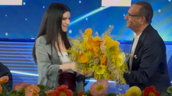 Festival di Sanremo: parlano Carlo Conti e Laura Pausini. Tutte le news live dalla sala stampa