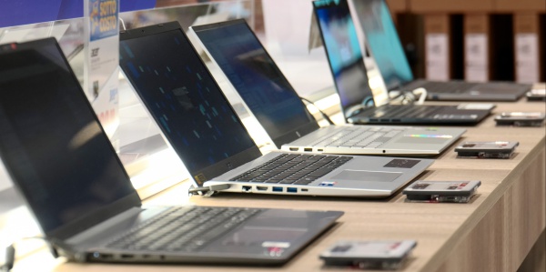 Fidarsi è bene, non fidarsi è meglio. Telefoni e computer usa e getta ...