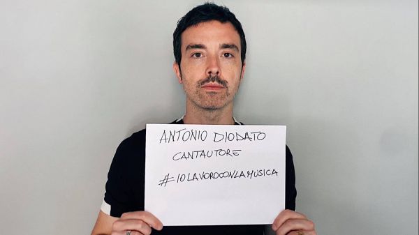 Flash mob senza musica, Diodato, ci hanno ignorato, continuiamo a fare rumore anche se in silenzio