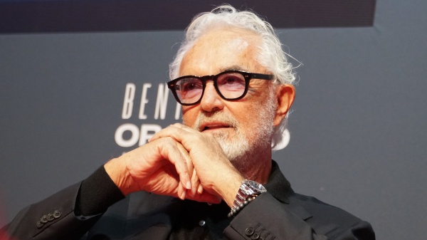 Flavio Briatore operato al cuore, salvato dalla prevenzione. Tumore benigno trovato grazie a controllo, il manager già dimesso