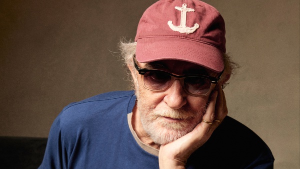 Francesco De Gregori a RTL 102.5: “Mi fa un bell’effetto suonare in posti diversi come i palazzetti, i teatri, i club… In ogni serata ci saranno tre o quattro canzoni diverse, ma lo scheletro della scaletta sarà ‘Rimmel’"