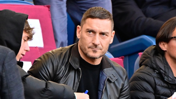 Francesco Totti arrabbiatissimo per alcune foto, salta l'accordo con Ilary Blasi?