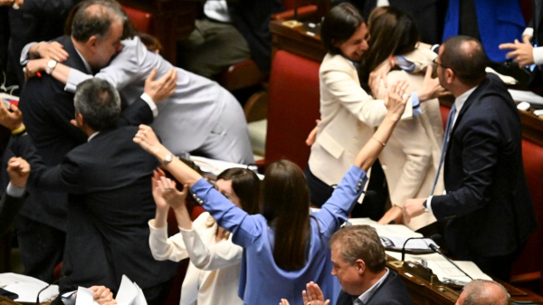 Franchi tiratori affossano le preferenze. Meloni sconfitta, 'vince la palude'