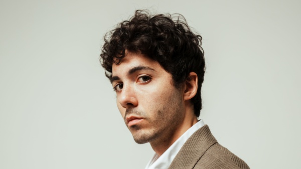 Fulminacci presenta a RTL 102.5 il nuovo album “Calcinacci”