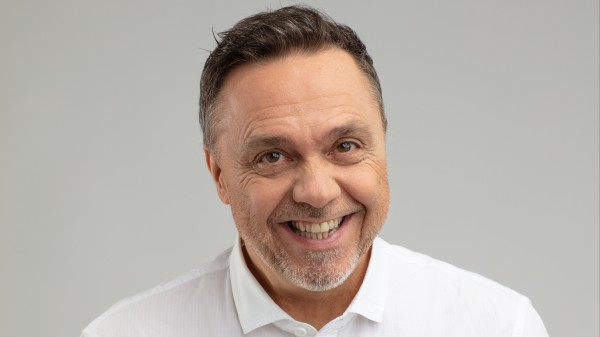 Gabriele Cirilli in diretta a RTL 102.5: “Il mio tormentone estivo celebra il ritorno alla normalità, alla voglia di divertirsi"