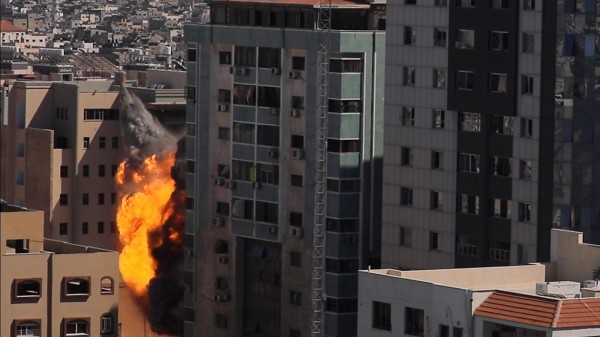 Gaza:continuano i bombardamenti israeliani, colpito edificio che ospita gli uffici di Al Jazeera