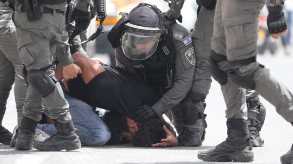 Gerusalemme, nuovi incidenti sulla Spianata delle Moschee, duecento manifestanti feriti, presenti 8mila fedeli islamici