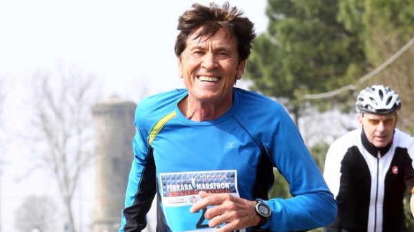 Gianni Morandi: "Se riaprono a Natale arriverà la terza ondata, tenere separati giovani e anziani? Non mi piace"