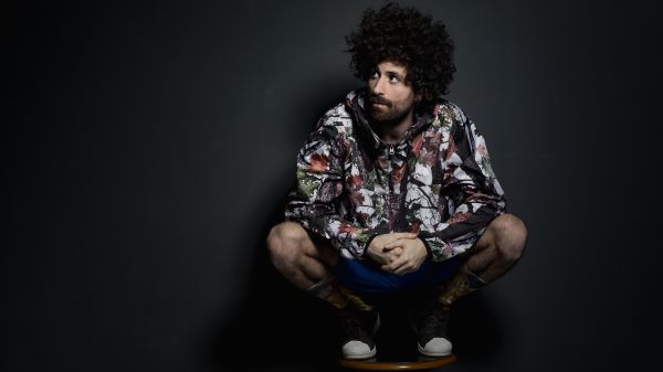 Gio Evan ospite in collegamento su RTL 102.5: "Nel mio mondo la scrittura ossigena la musica, e viceversa"