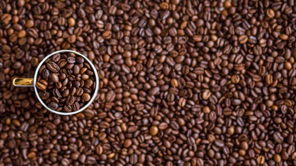 Giornata del caffè: il rito dell'espresso vince su tutto, anche sull'uso dello smartphone