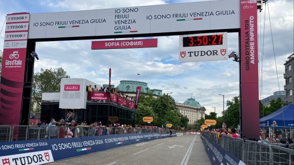GIRO, A SOFIA ALTRA VITTORIA DEL FRANCESE MAGNIER, MILAN BEFFATO