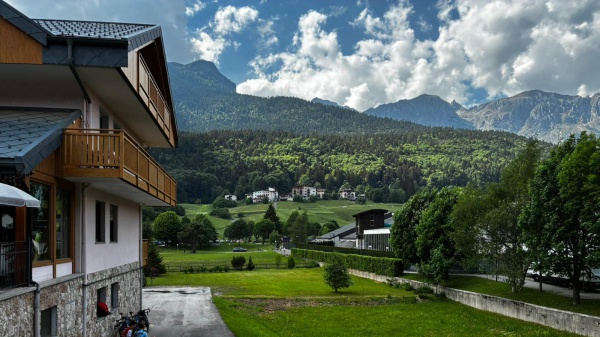 Giro d’Italia: dalle sponde dell’Adda al parco naturale del Brenta. Dopo la pianura, si pedala tra vigneti e meleti