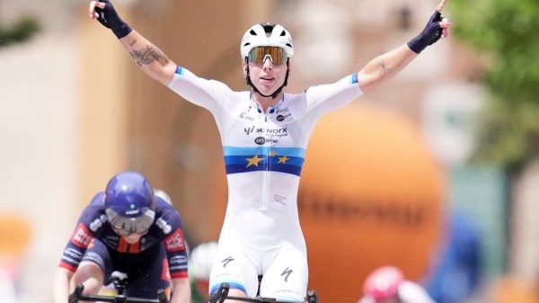 Giro d’Italia Women 2025, a Trento vola Wiebes, in maglia rosa resta Hendersen