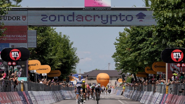Giro d’Italia Women 2025, Lorena Wiebes fa il bis a Monselice. In rosa resta la svizzera Reusser
