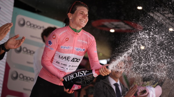 Giro d’Italia Women, impresa di Elisa Longo Borghini che si prende la maglia rosa
