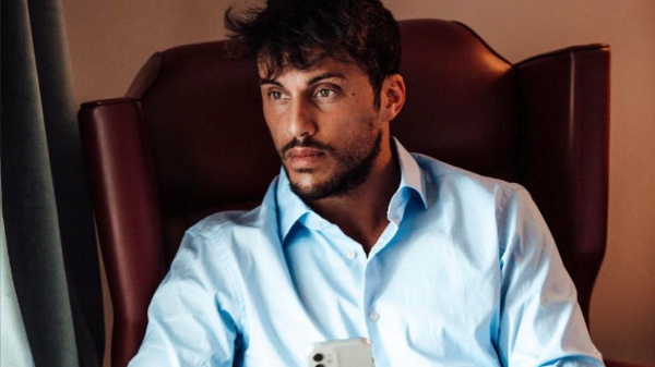 Giulio Raselli presenta la sua nuova "fiamma", si chiama Carlotta e fa la modella
