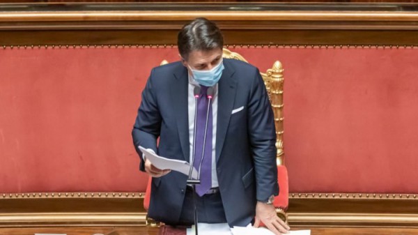 Crisi, il governo incassa la fiducia anche del Senato ma è senza maggioranza assoluta; il centrodestra invoca l’intervento del Quirinale