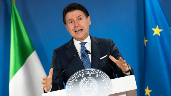 Governo, è scontro fra Renzi e Conte, e il premier per la prima volta non esclude il voto anticipato