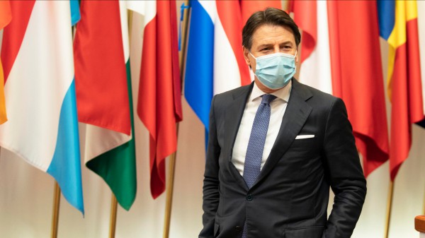 Governo, ancora divisioni sulla stretta di natale, mentre sulla verifica Renzi insiste ed evoca Draghi