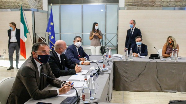 Governo, ancora nulla di definitivo sulla stretta di Natale, ma si va verso la zona rossa nei festivi e prefestivi