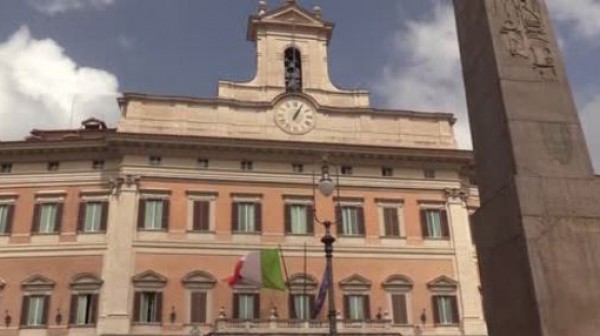Governo, il Commissario Figliuolo stringe i tempi: da lunedì le prenotazioni in tutta Italia per le vaccinazioni degli over 50