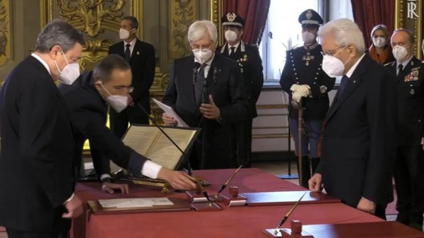 Governo, il premier Mario Draghi e i 23 ministri hanno giurato fra mascherine, distanziamento e sobrietà